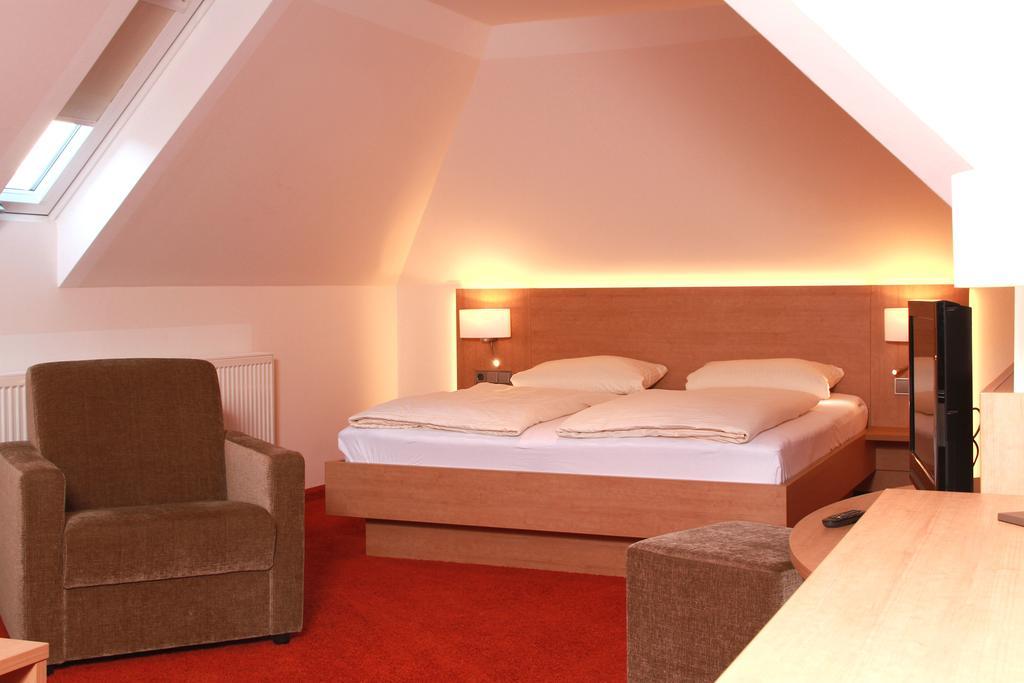 Hotel Goldenes Fass In Rothenburg Ob Der Tauber Bagian luar foto