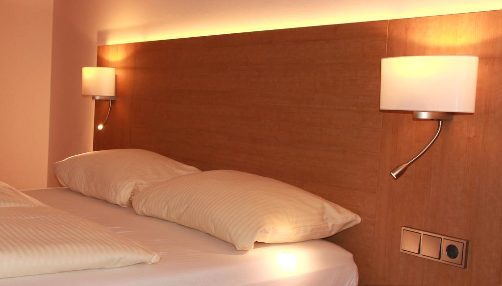 Hotel Goldenes Fass In Rothenburg Ob Der Tauber Bagian luar foto