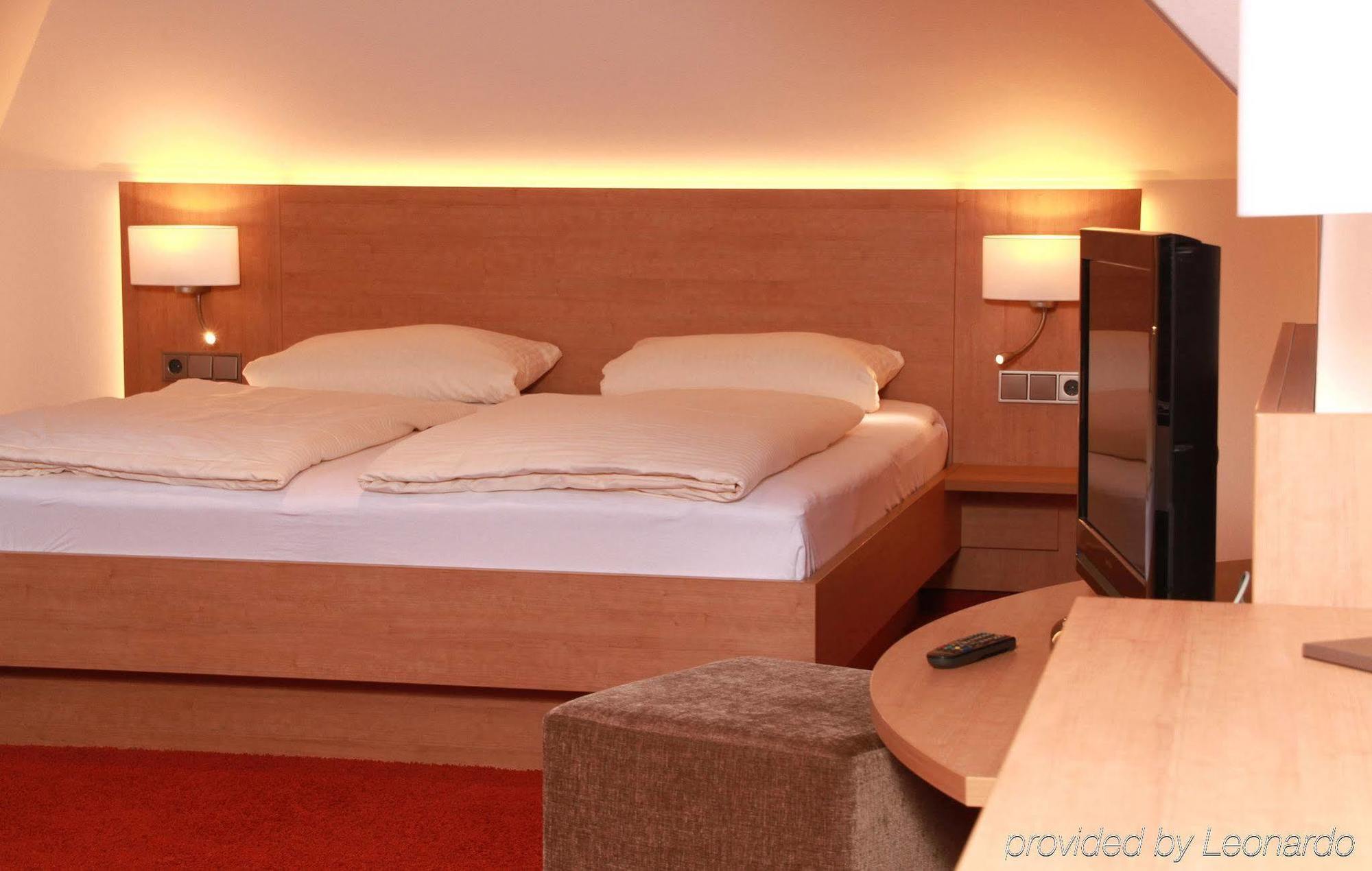 Hotel Goldenes Fass In Rothenburg Ob Der Tauber Bagian luar foto
