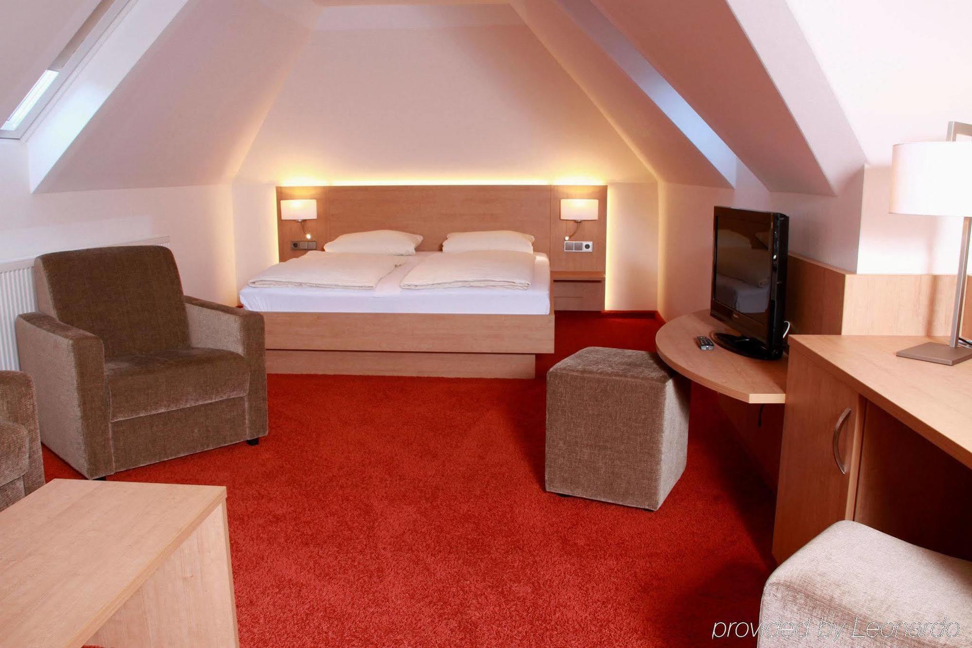 Hotel Goldenes Fass In Rothenburg Ob Der Tauber Bagian luar foto