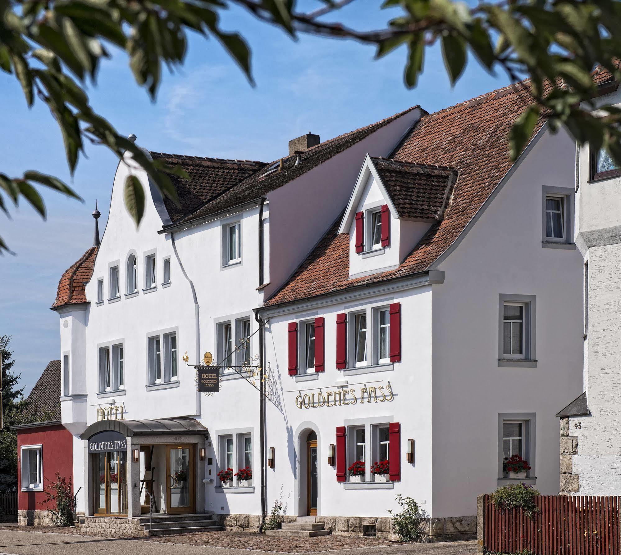 Hotel Goldenes Fass In Rothenburg Ob Der Tauber Bagian luar foto