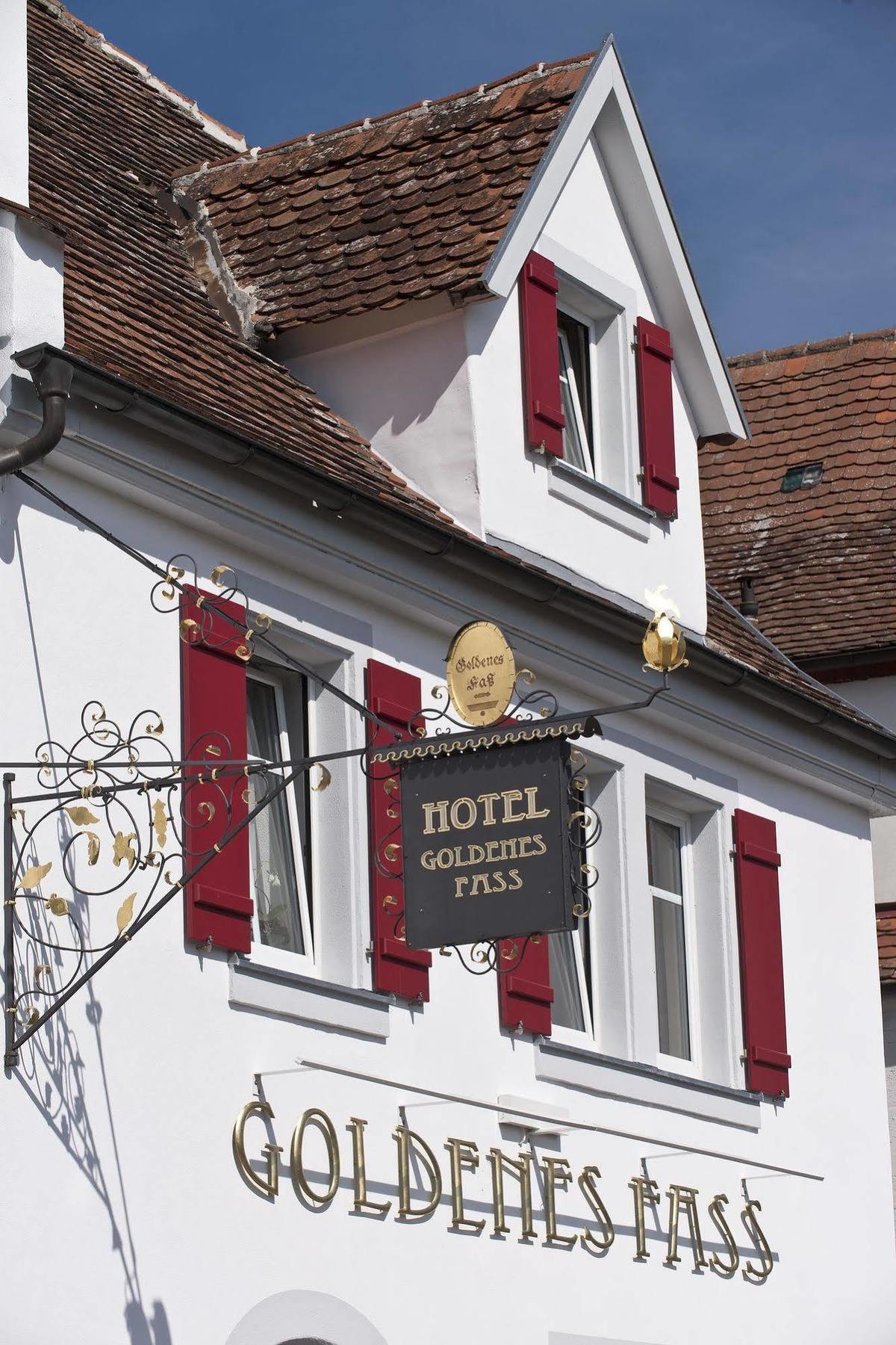Hotel Goldenes Fass In Rothenburg Ob Der Tauber Bagian luar foto