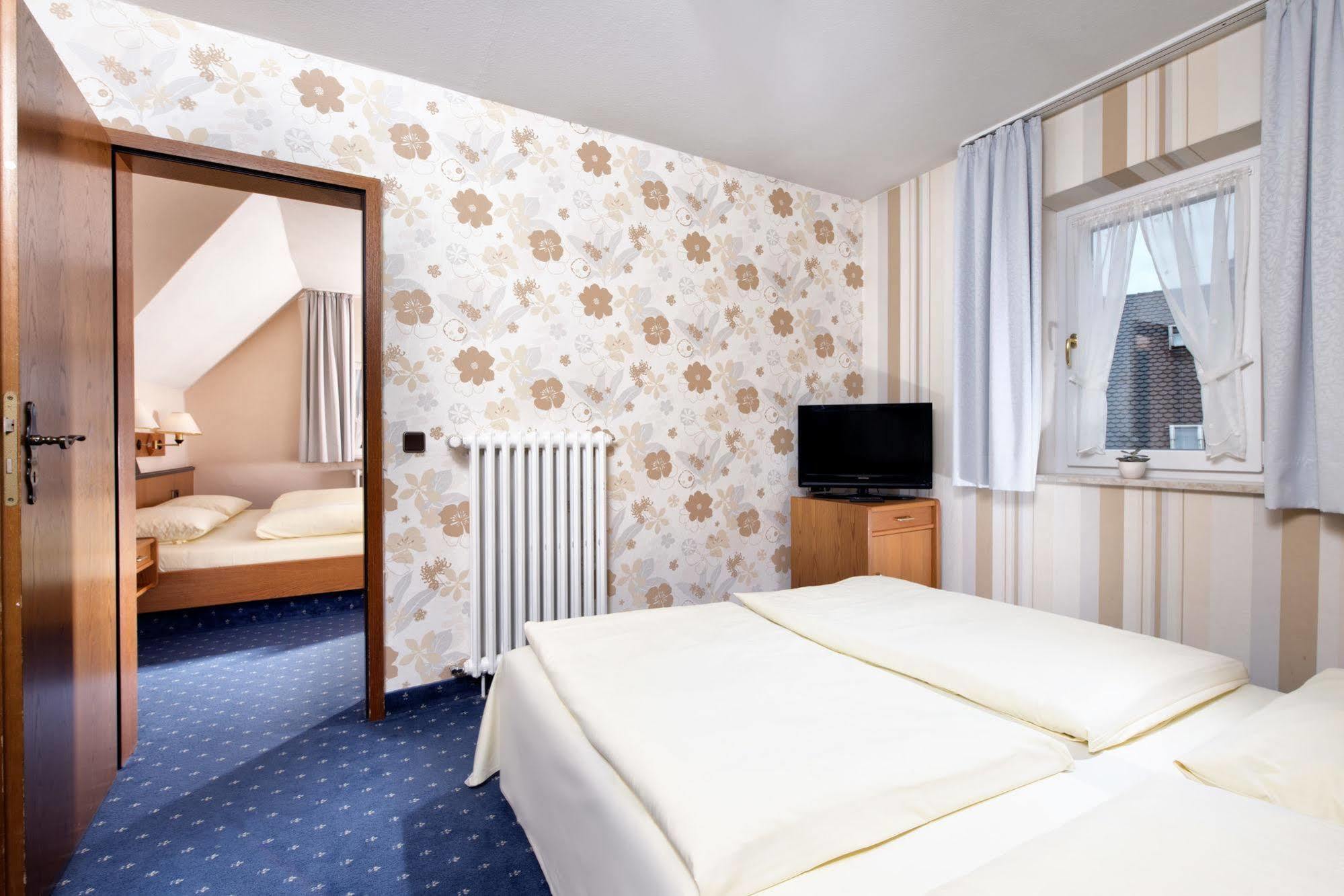 Hotel Goldenes Fass In Rothenburg Ob Der Tauber Bagian luar foto