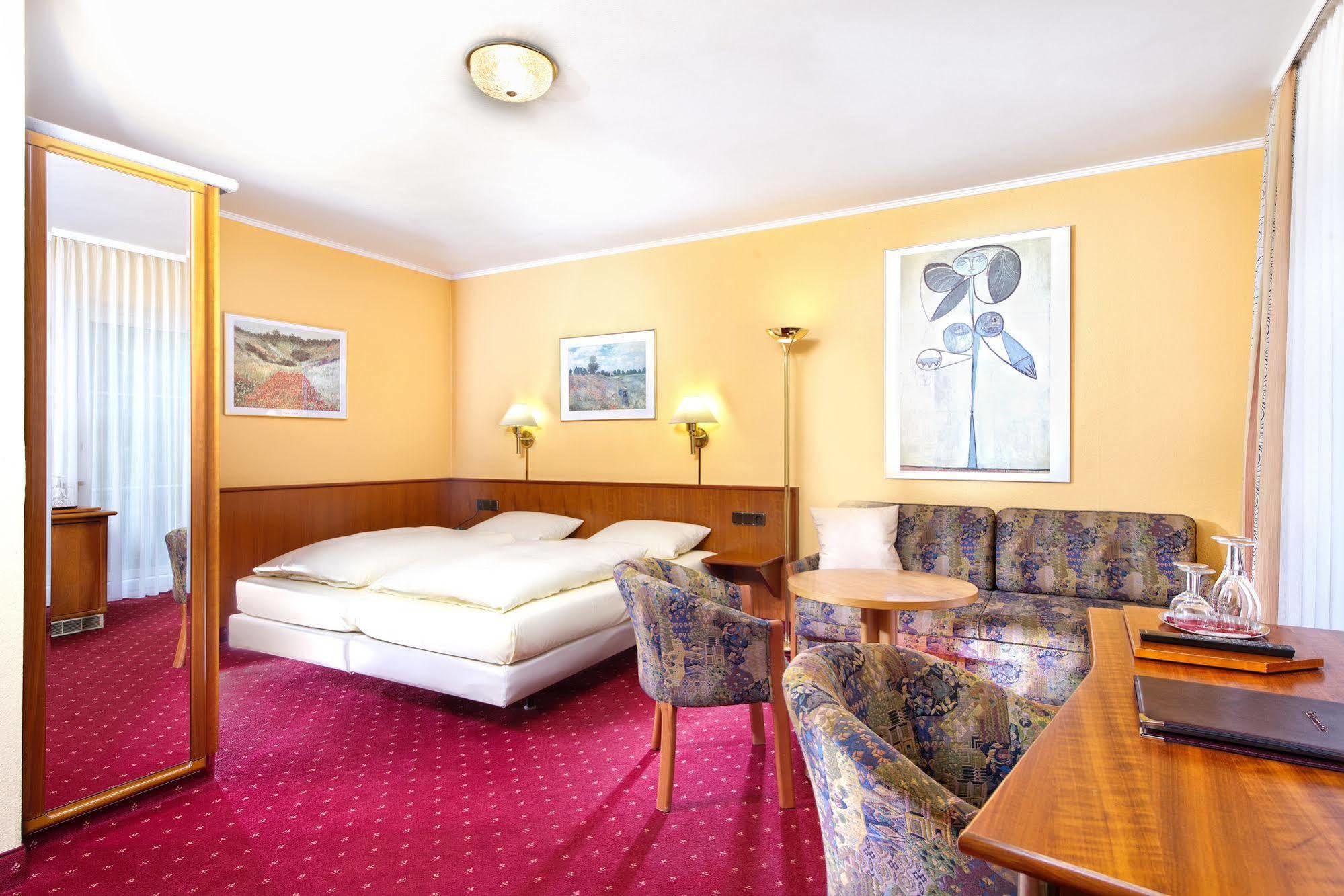 Hotel Goldenes Fass In Rothenburg Ob Der Tauber Bagian luar foto