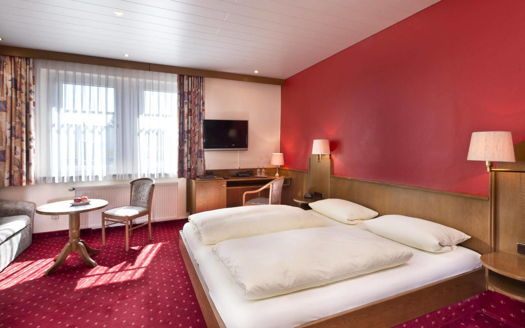 Hotel Goldenes Fass In Rothenburg Ob Der Tauber Bagian luar foto