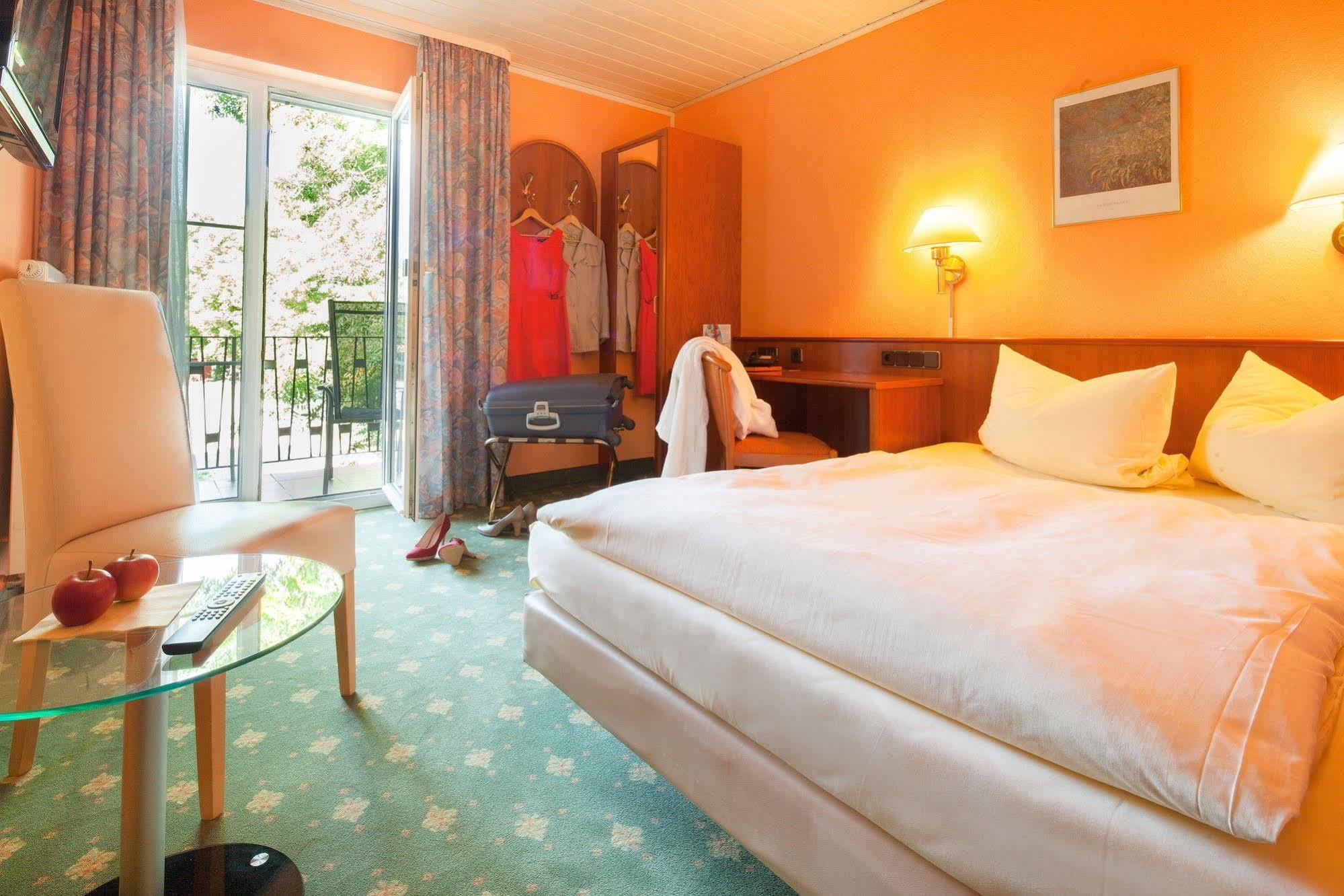 Hotel Goldenes Fass In Rothenburg Ob Der Tauber Bagian luar foto