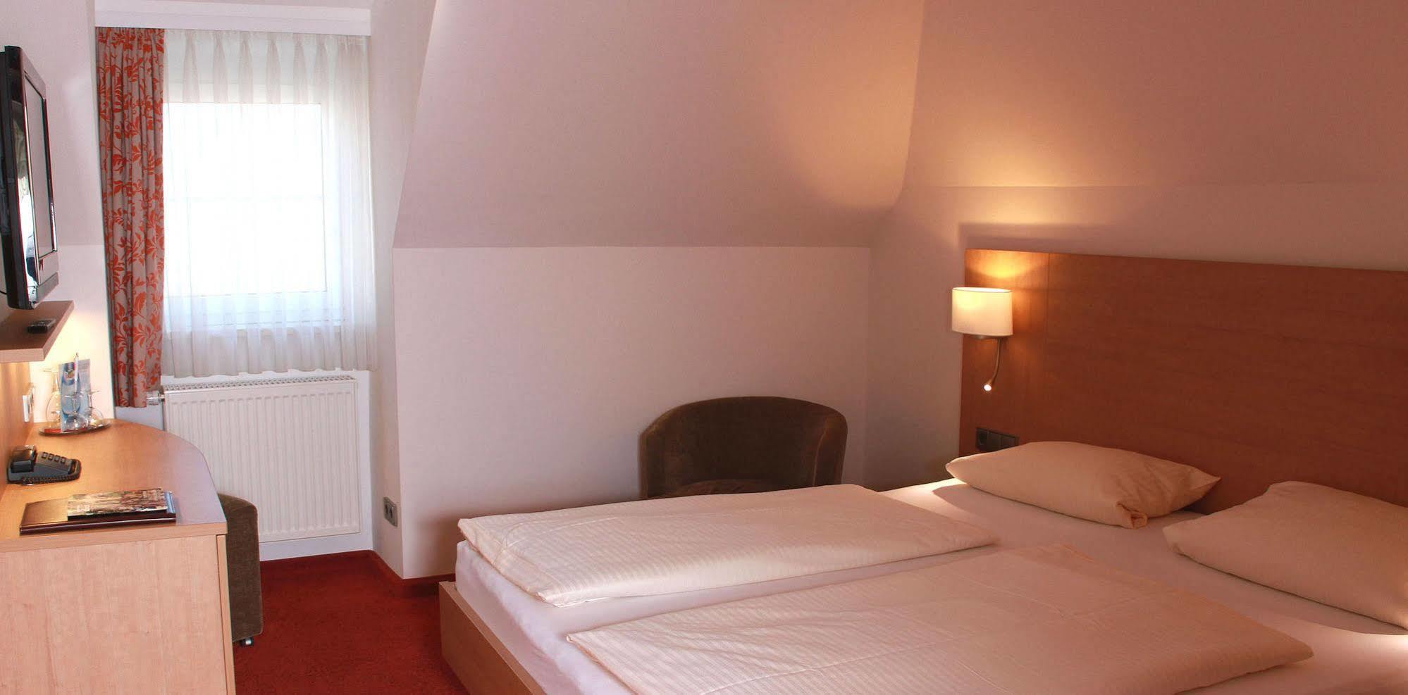 Hotel Goldenes Fass In Rothenburg Ob Der Tauber Bagian luar foto